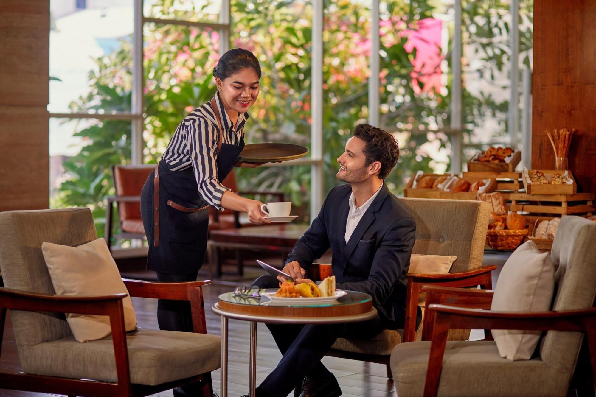 Four Points By Sheraton Makassar Exterior foto